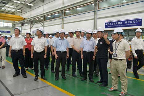 广东省政协主席王荣一行莅临乐鱼网站电梯调研考察